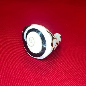 Vintage carved size 8 shell ring
